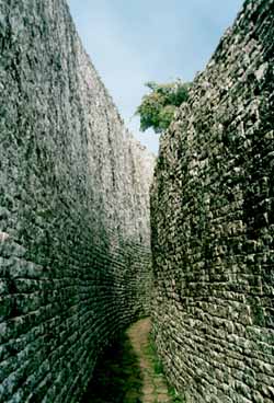 Great Zimbabwe, mur d'enceinte